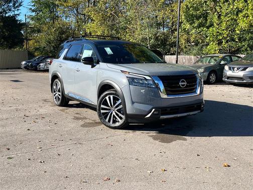2025 Nissan Pathfinder Platinum FWD