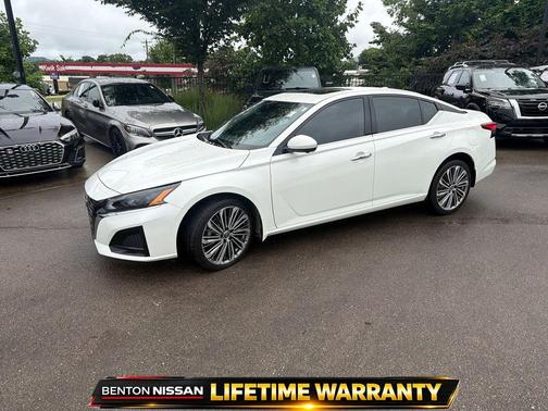 Pearl White Tricoat 2023 Nissan Altima 2.5 SL