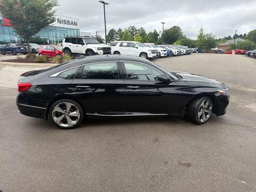 Platinum White Pearl 2018 Honda Accord Touring