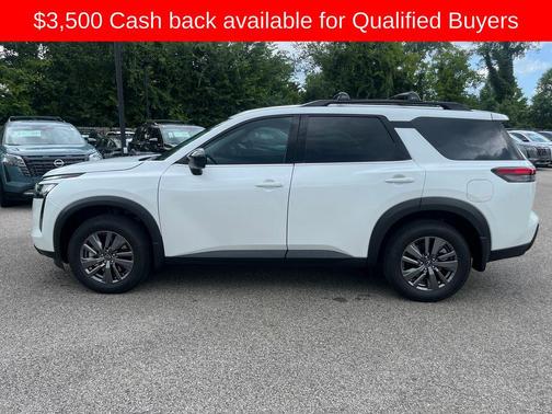 Everest White Pearl Tricoat 2026 Nissan Pathfinder SV
