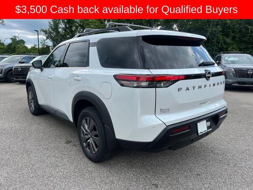 Everest White Pearl Tricoat 2026 Nissan Pathfinder SV