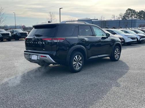 2025 Nissan Pathfinder SL FWD