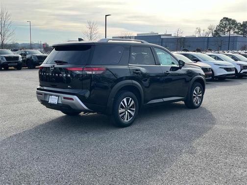 2025 Nissan Pathfinder SL FWD