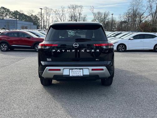 2025 Nissan Pathfinder SL FWD