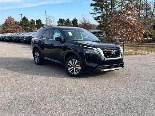 2025 Nissan Pathfinder SL FWD