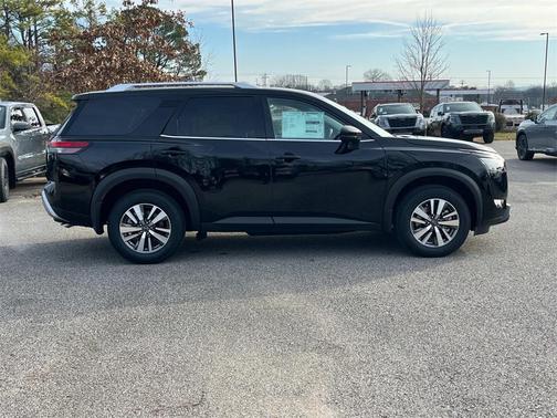 2025 Nissan Pathfinder SL FWD