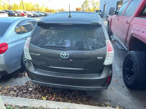 2017 Toyota Prius v Five