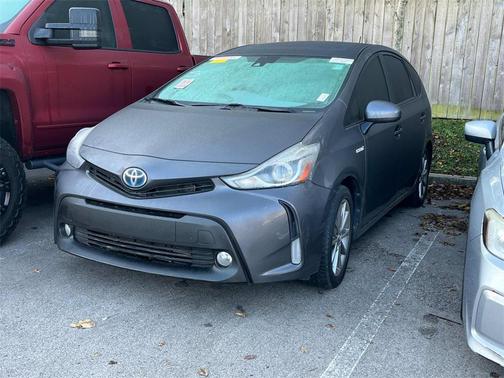 2017 Toyota Prius v Five