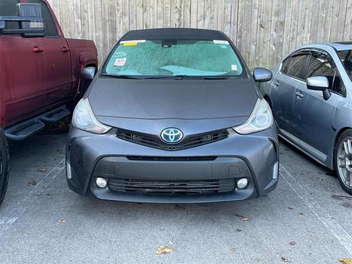 2017 Toyota Prius v Five