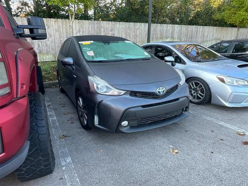 2017 Toyota Prius v Five