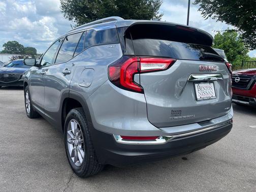 Sterling Metallic 2023 GMC Terrain SLT
