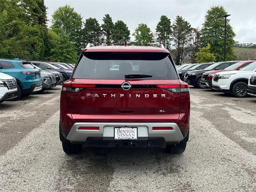 2025 Nissan Pathfinder SL FWD
