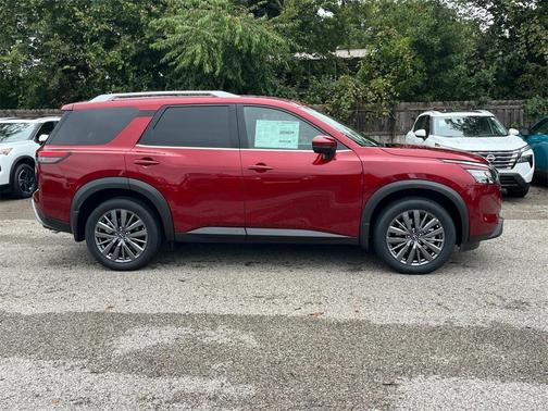 2025 Nissan Pathfinder SL FWD