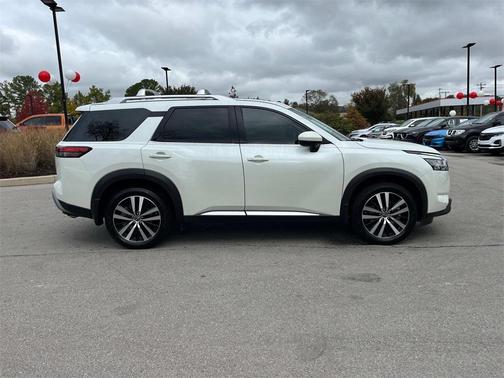 2024 Nissan Pathfinder Platinum FWD