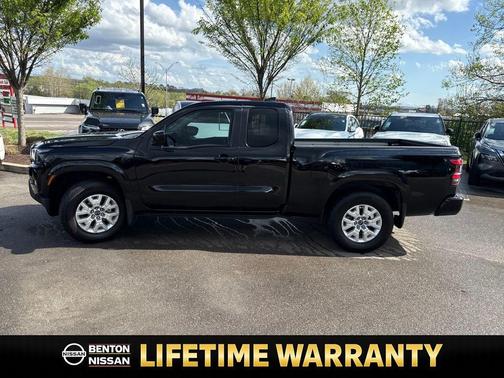 2024 Nissan Frontier SV