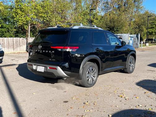 2025 Nissan Pathfinder SL 4WD