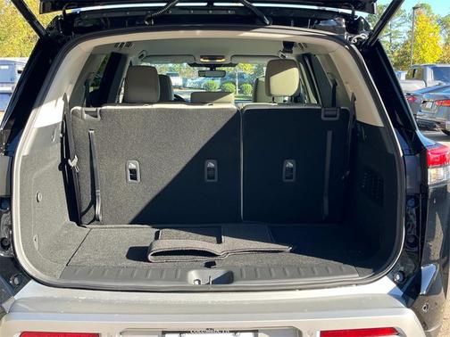 2025 Nissan Pathfinder SL 4WD