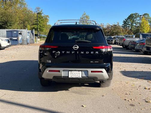 2025 Nissan Pathfinder SL 4WD