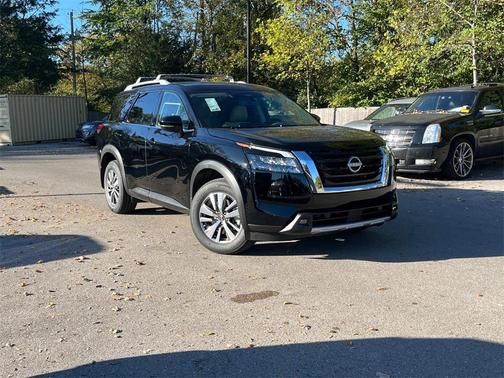 2025 Nissan Pathfinder SL 4WD