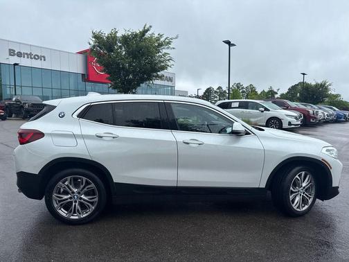 Mineral White Metallic 2022 BMW X2 xDrive28i