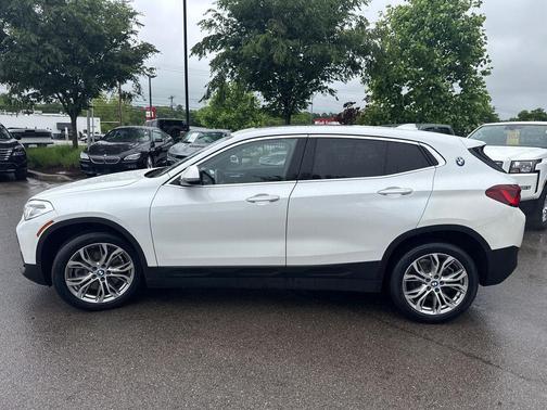 Mineral White Metallic 2022 BMW X2 xDrive28i