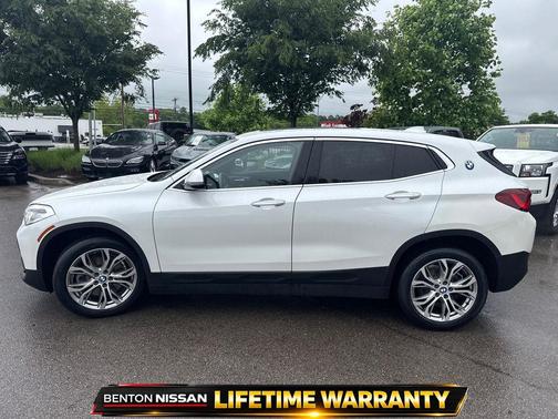 Mineral White Metallic 2022 BMW X2 xDrive28i