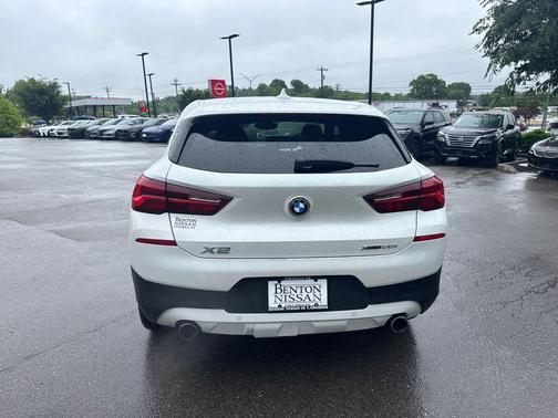 Mineral White Metallic 2022 BMW X2 xDrive28i
