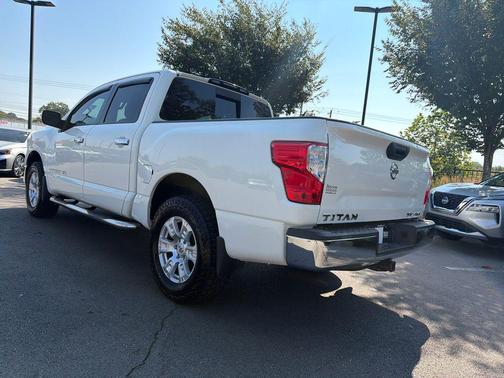 Glacier White 2018 Nissan Titan SV