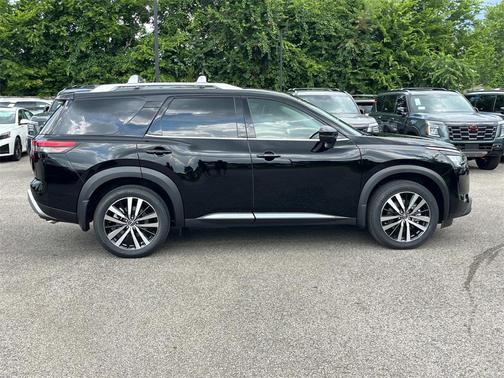 2025 Nissan Pathfinder Platinum FWD