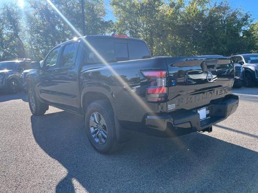 Super Black 2027 Nissan Frontier SV