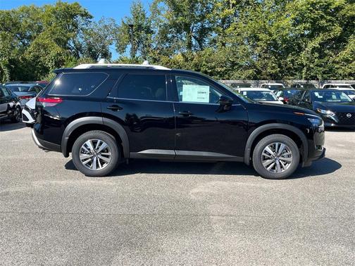 2025 Nissan Pathfinder SL 4WD