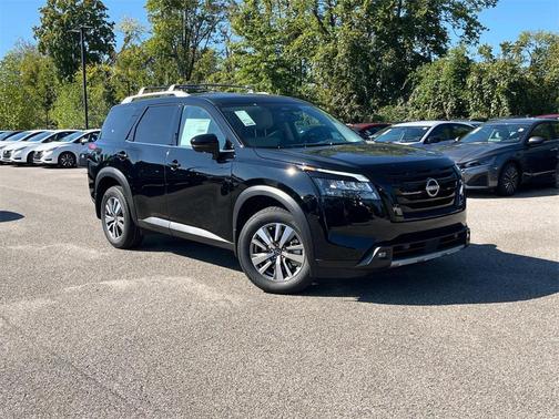 2025 Nissan Pathfinder SL 4WD