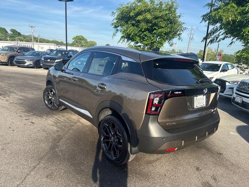 Canyon Bronze Metallic 2026 Nissan Kicks SR