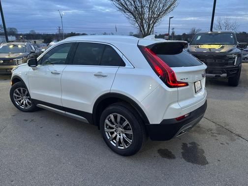 2022 Cadillac XT4 Premium Luxury