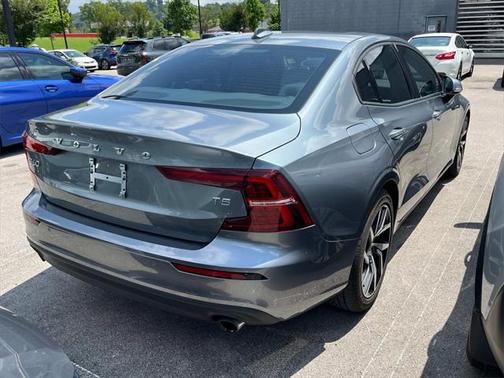 2020 Volvo S60 T5 Momentum