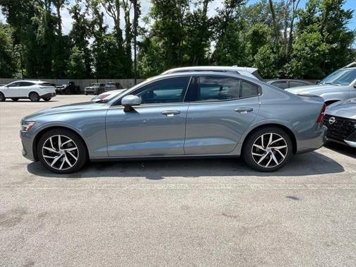 2020 Volvo S60 T5 Momentum