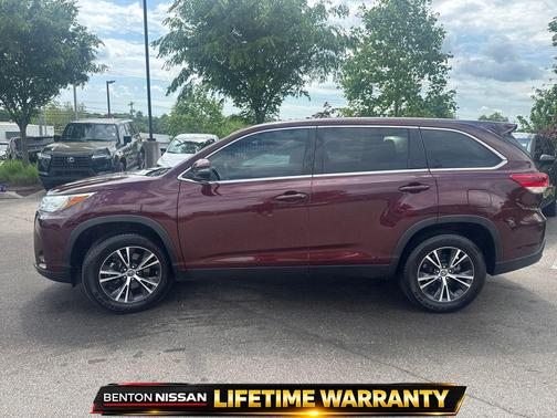Ooh La La Rouge Mica 2019 Toyota Highlander LE