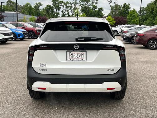 2025 Nissan Kicks SV