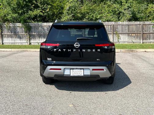 2025 Nissan Pathfinder SL FWD