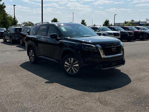 2025 Nissan Pathfinder SL FWD