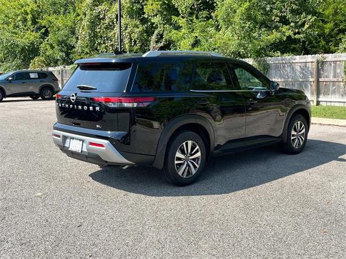 2025 Nissan Pathfinder SL FWD