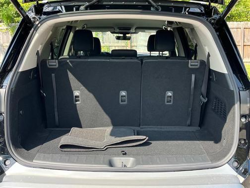 2025 Nissan Pathfinder SL FWD