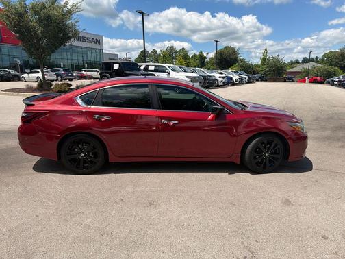 Cayenne Red 2017 Nissan Altima 2.5 SR