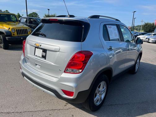 Silver Ice Metallic 2019 Chevrolet Trax LT