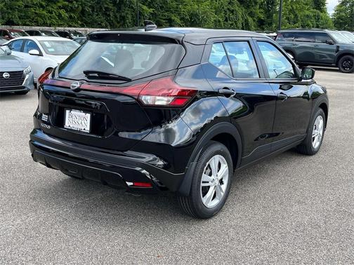 2025 Nissan Kicks S