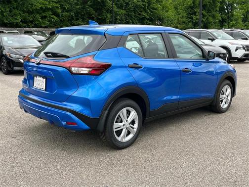 2025 Nissan Kicks S