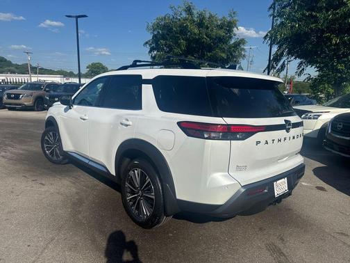Everest White Pearl Tricoat 2026 Nissan Pathfinder Platinum