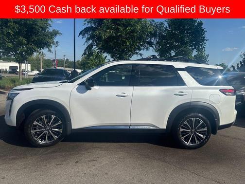 Everest White Pearl Tricoat 2026 Nissan Pathfinder Platinum