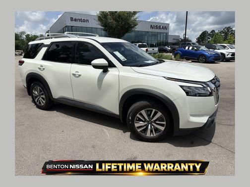 Pearl White Tricoat 2023 Nissan Pathfinder SL FWD
