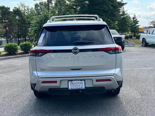 2025 Nissan Pathfinder Platinum FWD